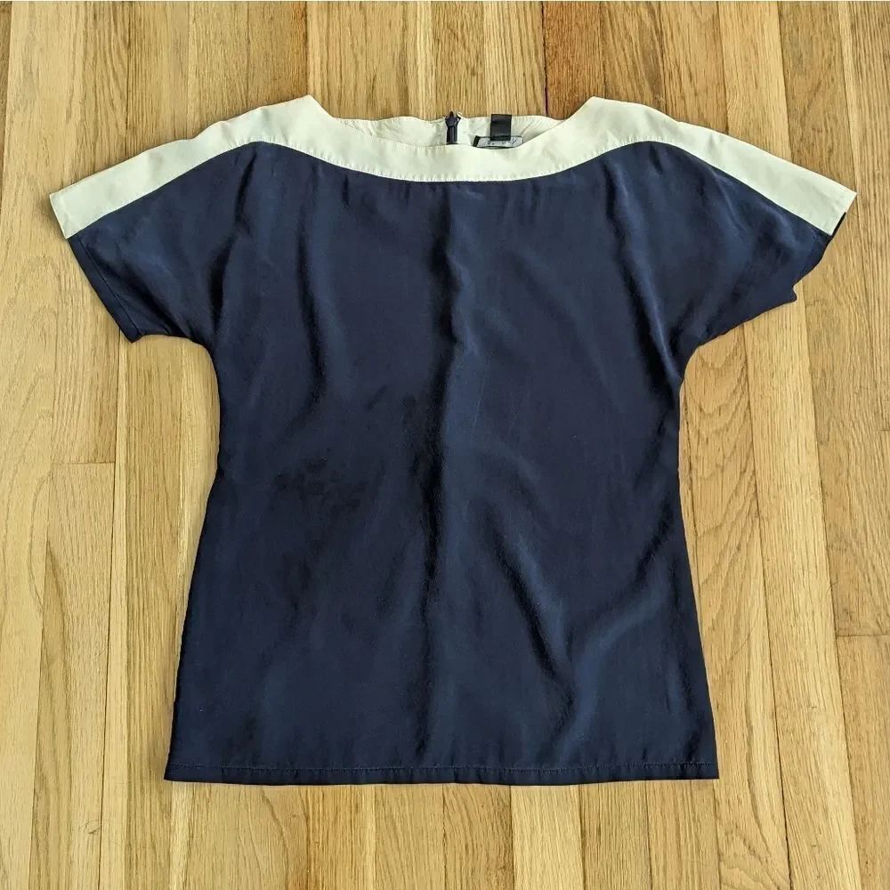 St. John Silk Blend Navy & Cream boatneck short sleeve blouse